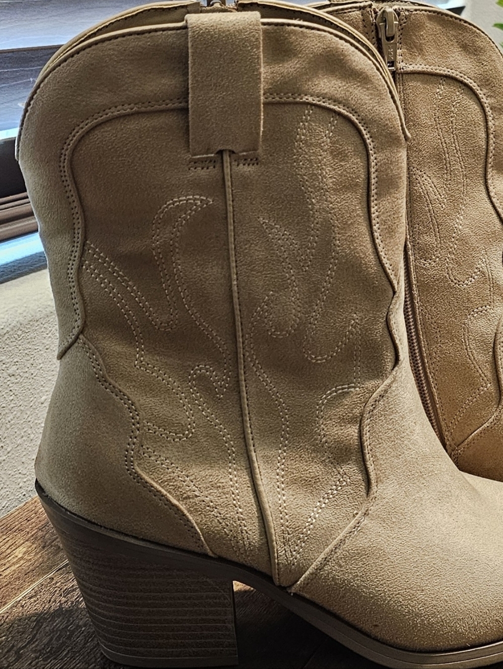 Universal Thread Beige Suede Western Ankle Boot (NWOT)  zipper boots - Picture 7 of 7